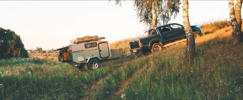 Что бы с такими прицепами куда-то поехать, нужна нормальная инфраструктура: кемпинговые зоны, трейлерные стоянки с электричеством. А у нас живописные места либо застроены, либо к ним не проедешь с таким прицепом и многие обходятся "мини" кемперами.