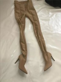 Раньше думал, чтобы коньки не слетали или то, что фигуристки всегда спешат, а оно вот в чем дело. Пришла мысль о лыжниках, усилием воли отогнал.