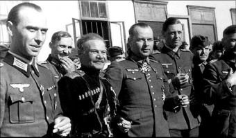 О, ещё один вариант"пили бы баварское".
Аналогично, если бы Гитлер сотрудничал с евреями и воспользовался их капиталами, то сколько бы продержалась та Америка.... Ну ну.
 А как насчёт сотрудничества  Гитлера с казачеством.. Краснов , Шкуро, Падвиц? Только я горжусь что мои земляки ответили  кущёвской операцией , а не легли  под Гитлера, как "посвященная" Европа.
 И какое "русское" государство"?
Немцы дебилы  по вашему ? зачем им конкуренты?  Полицаи им были нужны и рабы на заводах и шахтах.
  Ну может быть создали  булкохрустную элиту на потеху. Кто с мозгами   был в СССР это всё прекрасно понимал,  Ну а у кого мозга нет , то он под любую власть ляжет, лишь бы выжить плевал он на других людей и на свою страну. К счастью таких единицы, правда они понимают свою ущербность и всячески стараются перетянуть побольше народу на свою сторону. 
Это как распутная девка, если сама слаба на передок, то она готова всех своих подруг подставить , что бы заглушить чувство стыда.