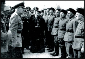 О, ещё один вариант"пили бы баварское".
Аналогично, если бы Гитлер сотрудничал с евреями и воспользовался их капиталами, то сколько бы продержалась та Америка.... Ну ну.
 А как насчёт сотрудничества  Гитлера с казачеством.. Краснов , Шкуро, Падвиц? Только я горжусь что мои земляки ответили  кущёвской операцией , а не легли  под Гитлера, как "посвященная" Европа.
 И какое "русское" государство"?
Немцы дебилы  по вашему ? зачем им конкуренты?  Полицаи им были нужны и рабы на заводах и шахтах.
  Ну может быть создали  булкохрустную элиту на потеху. Кто с мозгами   был в СССР это всё прекрасно понимал,  Ну а у кого мозга нет , то он под любую власть ляжет, лишь бы выжить плевал он на других людей и на свою страну. К счастью таких единицы, правда они понимают свою ущербность и всячески стараются перетянуть побольше народу на свою сторону. 
Это как распутная девка, если сама слаба на передок, то она готова всех своих подруг подставить , что бы заглушить чувство стыда.