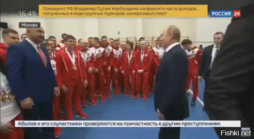 "Подвинься, такой здоровый!":  на встрече со спортсменами Путин убрал с дороги охранника