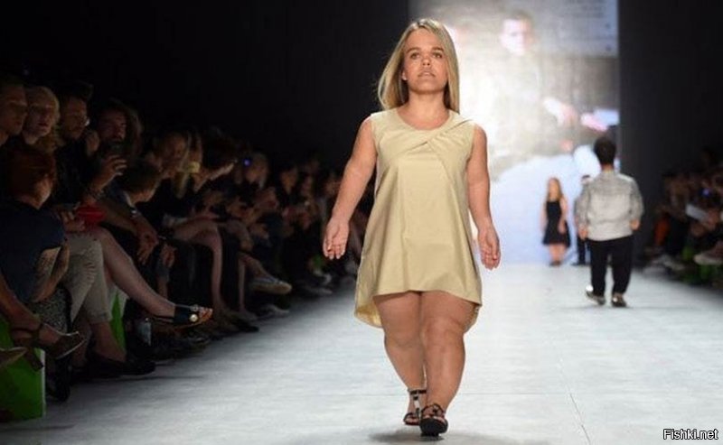 Многие карлики почему-то похожи лицом, а если добавить грима - их не отличить.