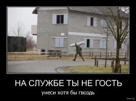 1) Не следует  забывать что люди  по  большому счёту  те ещё   обезьяны.
 
2) Подозреваю что  владельцы каршеринга или  зарабатывают на страховках  больше чем  на самой  аренде, или  они  тупые. Первое выглядит  на порядок  более вероятным в  наших реалях.

3)  Уровень жизни не настолько высок чтобы  риск присесть  за воровство капота с иномарки  не оправдывался. Просто поройте цены на  отсидку  за  других.  5  000  в  день максимум.  Можно  найти  за 1 000 р\д. По  объявлению.  И  того.. свобода у  нас слишком дешевая чтобы  бояться красть для многих. При  зарплате в 20 000 не украсть копот   чтобы толкнуть его  за 10 000 ?Вы  правда верите  в нимб  над головой каждого  работяги ?

4) 90е  приучили  ооочень многих что  закон соблюдают  только лохи и смертники. Приучили  жить по понятиям.  Что ПДД надо соблюдать  где менты и камеры. А  не где  знаки и  разметка. Иначе  ты  лох и стоять тебе в пробке пока  не подойдут   люди  в погонах и  не выпишут те ещё и  штраф  просто потому что ты  лох. 
Приучили  что  на  зарплату  живут  только  рабы, не воруя  работа  не  покрывает  даже квартплату  и еду. Приучили что   закон  нужен  для  того чтобы   была конкуренция  при  разворовывании  добра а  не чтобы его соблюдать. 
 И  это поколение, и  следующее всё  это впитало в кровь.  Это не лечится.  
Может лет через 100 сойдёт на нет.  И  то вряд ли.   нас слишком часто  революции и перевороты , войны  чтобы забыть принцип " с волками  жить, по волчьи выть "