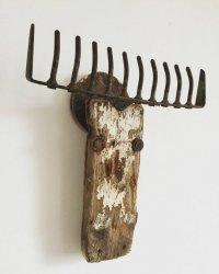 Если я у кого-нибудь дома увижу вот такое, то первой мыслью наверное будет вызвать этому человеку санитаров.