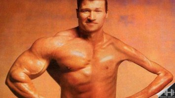 Этим гигантам секса советуют менять руки во время оттрахивания. Не будут так уставать.