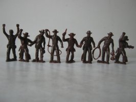 И меня были советские воины и немного русичей. Из пиндосов только 8 ковбоев, причём один сдавался. Я его вместо фашиста использовал. Как в воду глядел