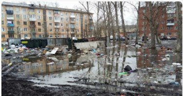 В Москву граждане из "Мухосрансков" приезжают от безысходности, никто не хочет у себя работать за 8-12 тыс р без дальнейшей перспективы. Но некоторые граждане мухосранцы и мухосранки так себя ведут, что хочется уипать совковой лопатой по роже, потому что они не понимают и никак не могут принять простую истину: Чтобы жить по человечески и получать от жизни ништяки нужно поступать по человечески.