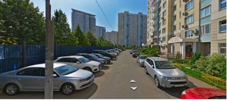 1. Нормы отличаются по городам и регионам, Но алгоритм примерно такой:для квартиры площадью до 30 кв.м. полагается одно место, свыше 100  - два, а от 30 до 100 -  1,5.
2. С другом все нормально, он купил место на паркинге.Но, похоже, что таких как он в доме единицы. Остальные пихают машины так, что получается адский ад.
3.см п.2   
Вот так это выглядит летом. А теперь представь, как это выглядит зимой, с сугробами.