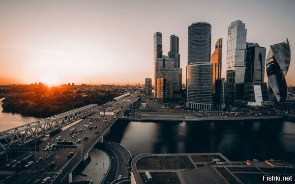 Вы в метро Нового Йорка были? Похоже нет ибо сравнение с Московским будет не в пользу последнего, мягко говоря.

На счёт тезиса "Москва - не Россия" вы уже смешны с этим тезисом, уже жаль вас либероту тупоголовую. В России есть и другие крупные города и метро в них тоже в разы приличнее американских подземок.

Метро Чикаго:




Метро Екатеринбурга:





Уймитесь уже, завязывайте. Анаконда сдохла, а если отьехать на 1000км от Москвы вы увидите отличные дороги и прекрасные города.

Трасса "Каспий" 1500км от Москвы.


Трасса "Дон" 1000км от Москвы.


Курск-Воронеж


И т.д. и т.п. Дороги строят хорошие и отличные, развязки ляпают прекрасные.

"Москва не Россия"


"Питер не Россия"


"Новосибирск не Россия"


"Екатеринбург не Россия"


"Краснодар не Россия"


"Челябинск не Россия"


... и т.д и т.п. и где же бл..ть по вашему Россия? В америке?

Задолбали своим тупым нытьём! Лечитесь!