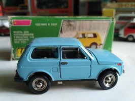 Ты верно наслушался кого-то и насмотрелся картинок какие были игрушки в СССР. Вот такие солдатики были в свободной продаже, и вот такие модельки за око-хенные деньги. На проводе были, но не в обычном Детском Мире, а в московском.