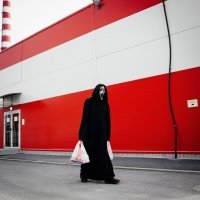 Рано утром пошёл. Видишь, зевает...
