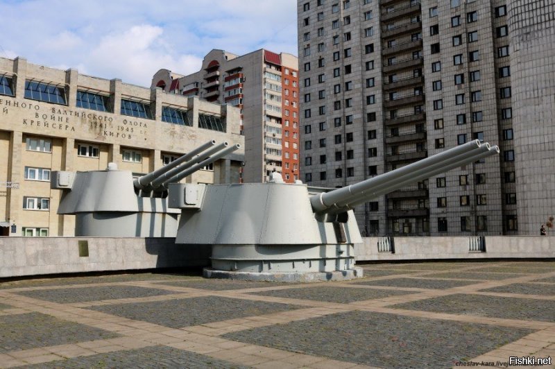 Башни крейсера "Киров" на Морской набережной Питера.