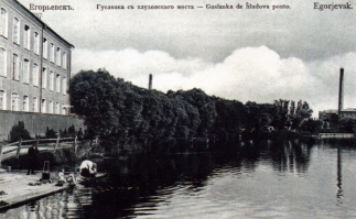 Вот то, что вы написали, адресуйте автору. Научите его делать полноценные посты(это не сарказм). Если вы что то недопоняли, то я всего лишь спросил, почему нет российских городов. К примеру возьмём Егорьевск(я уже молчу про Рязань, Москву и Питер). Два фото, первое(начало 20-го века) подписано, а второе, конец 19-го века, здание бывшего пожарного депо. Почему нельзя было вставить несколько таких фото?