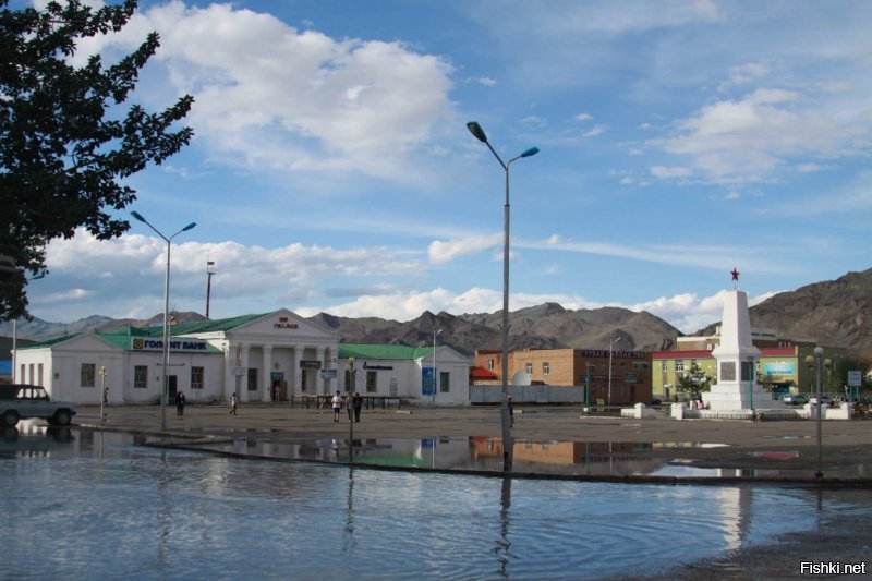 Ещё несколько фото, Улгий и окрестности.  На первом фото мечеть, потому что в Улгии живут не столько монголы, сколько казахи.