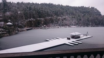 Это цветная фотка, сделана была мной на обычный древний Sony Z3 в Mohonk Mountain House.