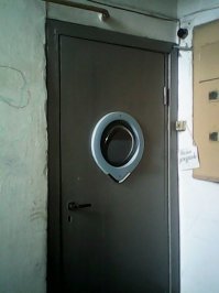 Фотографии подъездов, по которым можно безошибочно узнать страну