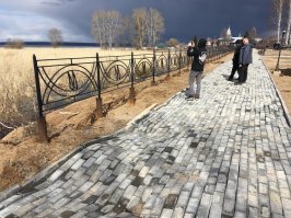 вот тут, вторым планом, 100 пудов я с корешем, но проблема в том что мы ни когда не были в Галиче.........