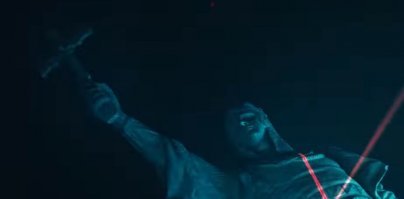 Еше тюрьму Шпандау забыли. Этот чувак там стоит. А он мелькает часто.
Это памятник маркграфу Альбрехту Медведю (1100-1170), причем памятник стоит в крепости Шпандау. Двойной подтекст - основатель "ядра" германских земель и тюрьма Шпандау после Нюрнберга.

Кто еще хочет говорить за притянутости зауши?
За последнее время начитался - да херня, притянуто за уши, прост клип. Ну да, просто клип, кто не знает историю))