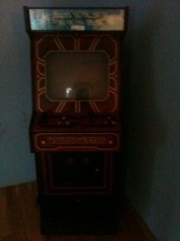 Разве бывают бесплатные игровые автоматы ? :D
И всётаки вы махнули с разницей 1983 и 1990. Это технологическая пропасть. Приведите пример аркадной игры 1983 года, которая смотрится лучше, чем игра 1990 года на Sega Genesis.

P.S. Что-бы не быть голословным прилагаю пару фоток своего добра. Фоткал на тапок :)