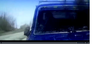 Да он вообще видимо неадекватный, правое зеркало сложено. Как он вообще ездил?