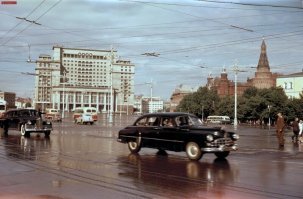 круто и зим и зис сразу) тли время раньше добрее было толи еще что... как то душевно все на фотках. а щас гуляю по современной москве и смрад какой то(