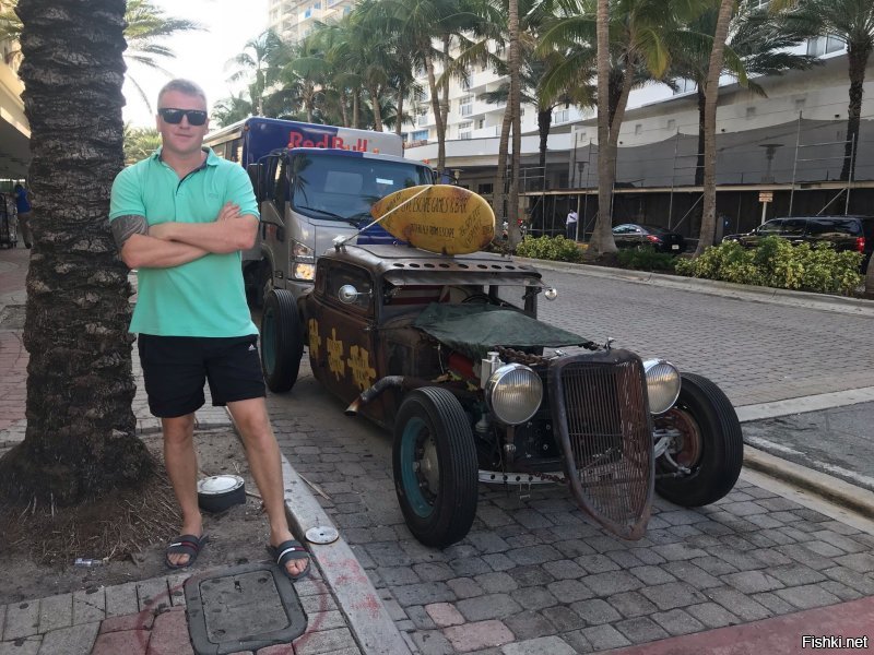 люблю такие тачки фоткать в разных странах. сам рядом для масштаба