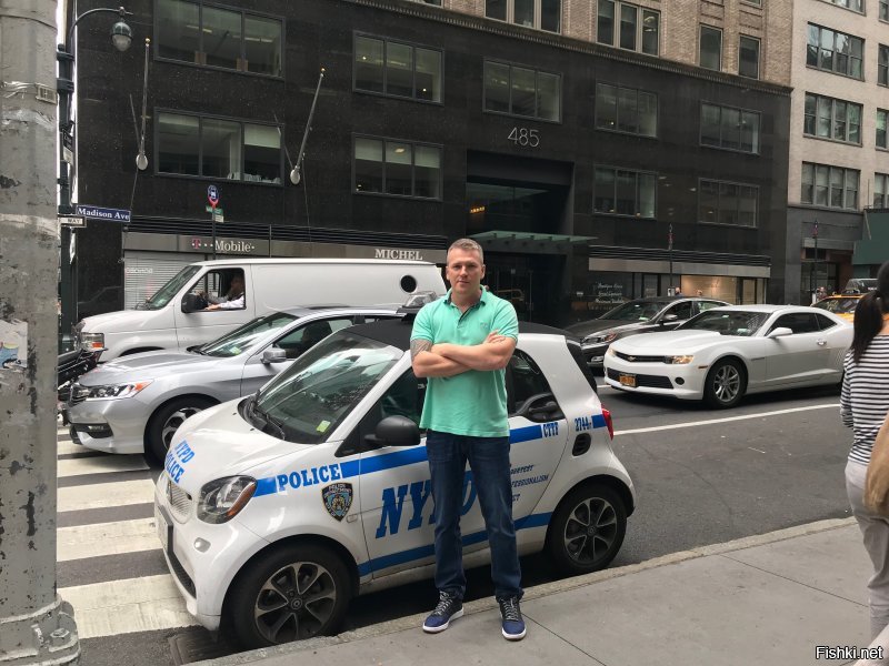 люблю такие тачки фоткать в разных странах. сам рядом для масштаба