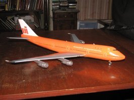 "Большой Апельсин" компании "Бранифф", Боинг 747-120. 1970 г. Летал по маршрутам Нью-Йорк - Лондон и Нью-Йорк - Гонолулу. У компании "Бранифф" в конце 60-х и в 70-е годы было правило красить фюзеляжи своих самолетов в разные яркие цвета - зеленый, голубой, красный, желтый, оранжевый. "Большой Апельсин" до сих пор является одной из самыцх популярных и узнаваемых ливрей Боинга-747, хотя компании "Бранифф" уже давно нету в живых.