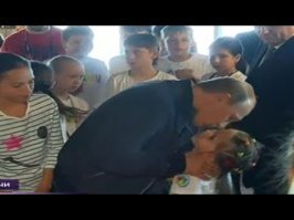 Спорная ситуация. Но помойму плохих намерений у деда не было. Просто расчувствовался. А может своих внуков нет. 

Кстати, а это господина, что не посадили?