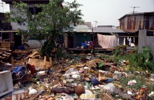 Те кто имеет жилье (любое жилье с электричеством, водопроводом и канализацией), компьютер с интернетом и автомобиль (любой, лишь бы ездил) эти люди составляют 1% от населения земного шара.

То что мы сейчас живем не так, как могли бы, это следствие того, что не защищали СССР.

ну и напоследок вот фотки из Тайланда :)
Хорошо там, где нас нет :)