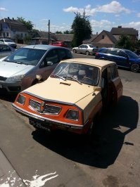 Видел это чудо в 2013-ом году, очень необычно было что двери сдвигались. Молодец мужик, я тогда офигел, когда он рассказал что сам машину сделал, думал что какая то малоизвестная заграничная старушка.