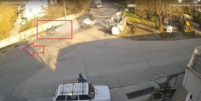 Все понимаю, надо помочь людям. Но вот этот товарищ мог бы проехать еще метров 5, что бы не создавать пробку. Помощников достаточно появилось. И другие водители могли бы объехать место ДТП.