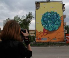по пути на Компресорный на заборе надпись (забываю сфоткать)"цель рождения" и вот еще парочка запомнившихся