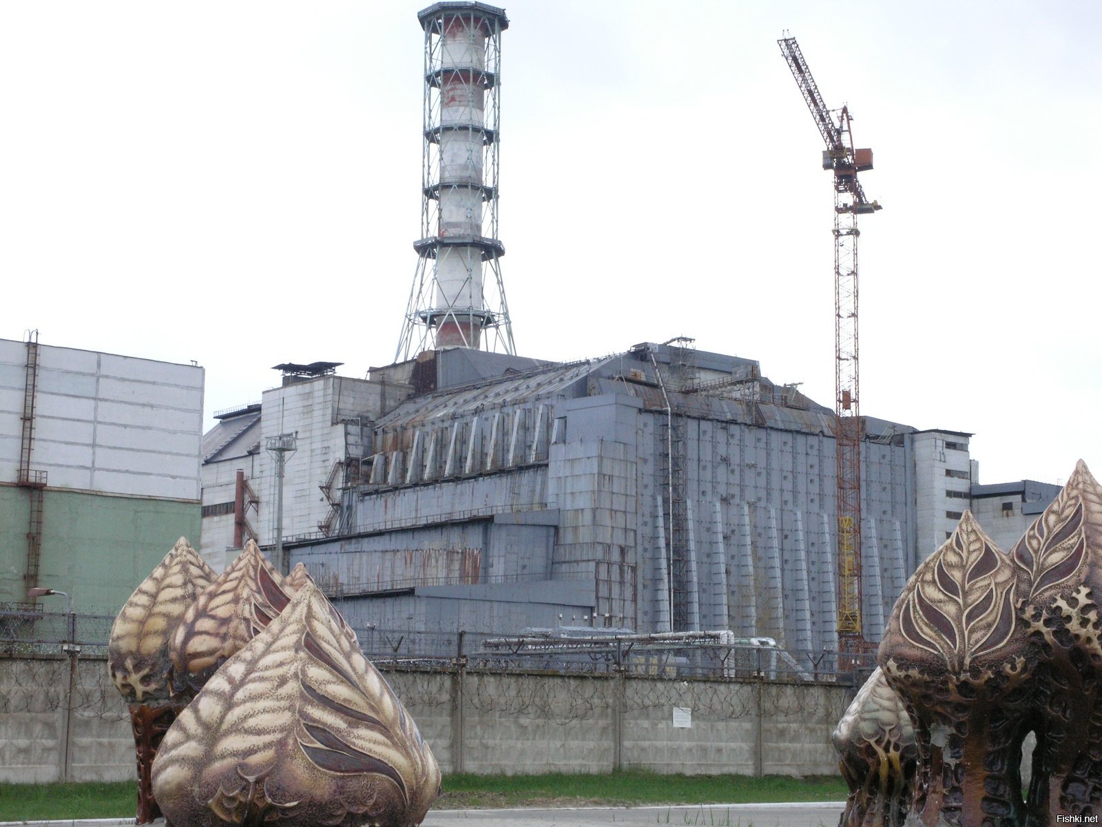 Разрушающий атом. Чернобыльская АЭС Припять. Припять Чернобыль атомная станция. Припять четвертый энергоблок. Припять АЭС сейчас.
