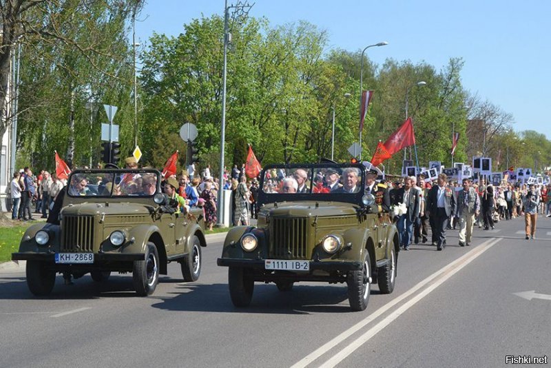 Посмотри, как русские у нас "не чтят память". В моём Двинске (Даугавпилсе) уже несколько лет, благодаря русской партии, горит "Вечный огонь" в центре города, единственный в Прибалтике и на несколько километров идёт колонна с "Бессмертным полком". Только вот на этой неделе, нацистские прост*тутки в сейме приняли закон о запрете советской военной формы на мероприятиях - штраф 700 евро! Теперь ветераны не могут надеть свою форму!