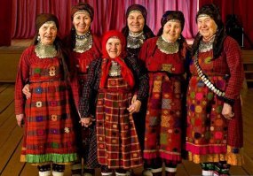 Гы. Стало популярно появляться на сцене после 60ти :)