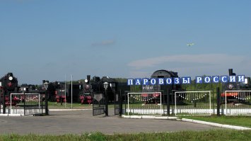 Наши паровозы стоят на запАсном пути...