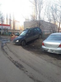 Что эта легковушка себе позволяет?!