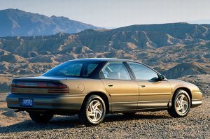 Мне сразу Dodge Intrepid по дизайну вспомнился