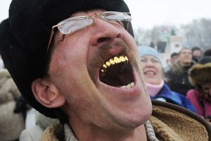 Раньше модА была. Здоровые зубы портили, йобтыть...