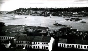 Вид на нагорную часть Нижнего Новгорода с левого берега Оки