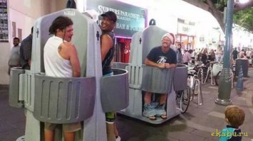 Испражняться посреди улицы - старинная европейская традиция.