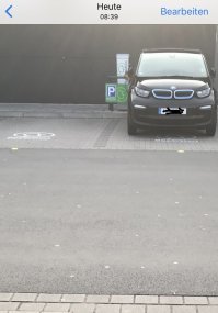 Интересно какого она года, что хватило на 80 км. 
А теперь моя история. Пгт 82 тыщ населения. Все фото сделаны сегодня утром. Радиус 2 км от дома. 
Немцы настолько зажрались, что строят инфраструктуру для поездок за булками на выходные;)
Буквально 2-3 года это бум установок зарядок как грибы после дождя и если ещё года 3-4 назад была единственная тесла на весь город (пгт!) у нашего ортопеда, то сегодня чего только нет. BMW i3 в автопарке автошколы. Гибриды и електромобили для Европы это уже сегодняшний день. Буквально лет 7-10 это это станет обыденностью, как мобильные в начале нулевых и сегодня. 
Зы тойота нашего соседа.