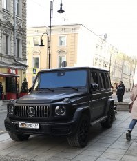 У таких ребят просто нет денег на парковку, вы че. Они ж безработные все.