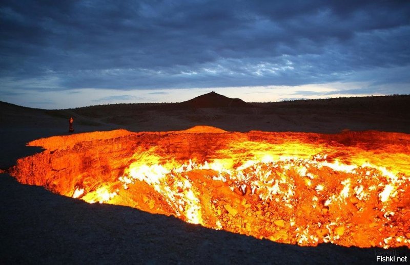 Дарваза  (туркм. Derweze от перс. «دروازه»  [дарваза]   «врата»)   газовый кратер в Туркменистане. Местные жители и путешественники называют его «Дверью в преисподнюю», или «Вратами ада» (туркм. jähenneme açylan gapy). Находится в 90 км от аула Ербент в Дашогузском велаяте. Диаметр кратера составляет приблизительно 60 метров, глубина   около 20 метров.
История.
В 1971 году возле деревни Дарваза в Туркменистане советские геологи обнаружили скопление подземного газа. В результате раскопок и бурения разведочной скважины геологи наткнулись на подземную каверну (пустоту), из-за чего земля провалилась и образовалась большая дыра, наполненная газом. Буровая вышка со всем оборудованием и транспортом провалилась в образовавшуюся дыру, люди при этом инциденте не пострадали. Чтобы вредные для людей и скота газы не выходили наружу, их решили поджечь. Геологи предполагали, что пожар через несколько дней потухнет, но ошиблись. С 1971 года природный газ, выходящий из кратера, непрерывно горит днём и ночью.           «	Ничто, попавшее вовнутрь, уже не может выбраться. Любое живое существо обречено. Попав в загробный мир через эти «двери», никто не может выбраться. Гудящий и пышущий горячим воздухом кратер диаметром 60 и глубиной 20 метров. Газ идёт из-под земли, разделяясь на сотни горящих разновеликих факелов. В некоторых факелах языки пламени достигают 10 15 метров в высоту.»
Деревня Дарваза в 2004 году была снесена. В 2010 году президент Туркменистана Гурбангулы Бердымухамедов посетил Дарвазу и заявил, что кратер должен быть засыпан, или должны быть приняты другие меры для ограничения его влияния на добычу газа в других месторождениях района.
В ноябре 2013 года известный путешественник и исследователь Джордж Коронис из Канады спустился на дно кратера для проведения исследований и сбора образцов. Ему удалось найти бактерии, которые живут на дне кратера при высоких температурах. Эти бактерии не встречаются нигде на поверхности Земли и чувствуют себя превосходно, живя в небольшой экосистеме на дне раскаленного кратера.