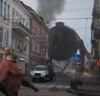 только интересно, как Роберт Парр из мультика Суперсемейка относится ко всему этому?:)))) от куда он на наших улицах и в параллельной реальности?:)