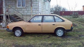 Что-то мне задняя часть напоминает.
Кстати, как там с надежностью у ВАГа? Все еще люминь по лиминю трет в горшках?