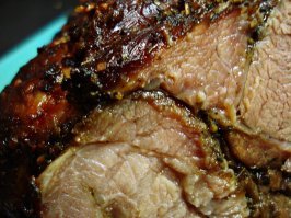 суховато!?? не обманывайте его ,у него сухарь!
Карбонад не годиться для запекания!? Это кто сказал? Он не годится когда руки из одного места ,либо знаний не хватает
обрати внимание ,на структуру мяса и на его сочность ,а это именно карбонад ,просто я знаю и умею его готовить