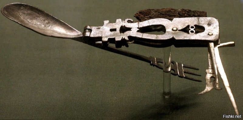 Древний римский военный нож (швейцарский) .
Кому интересно можно погуглить .