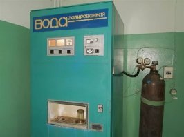 В Ленинграде даже автоматы газированной воды били нестандартными...
